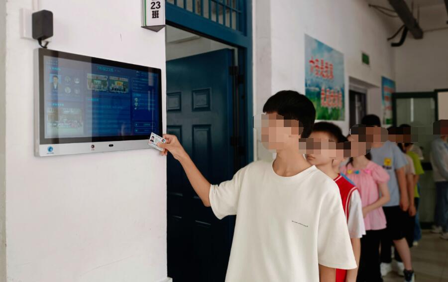 壁掛式電子班牌內置第三代社?？ㄗx卡器模塊