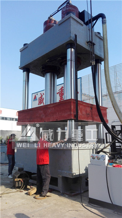 1200噸四柱液壓機(jī)主機(jī)
