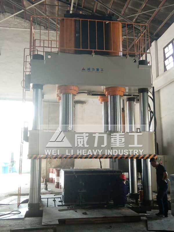 2000噸玻璃鋼化糞池液壓機
