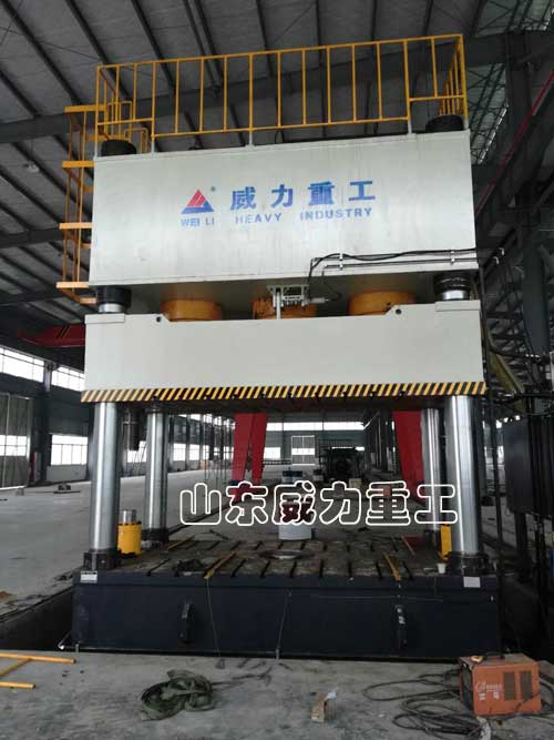 2000噸汽車保險杠成型液壓機安裝現場