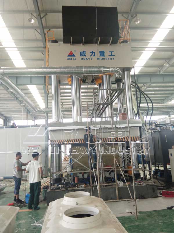 2000噸SMC模壓機客戶現場圖