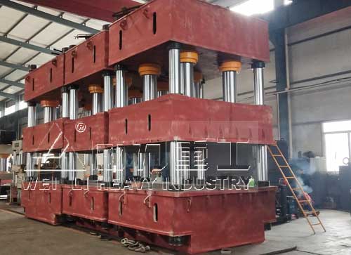 4000噸汽車縱梁成型壓力機裝配現場圖