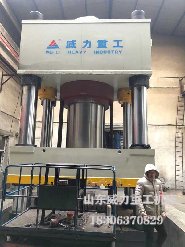 3000噸四柱液壓機客戶現場圖