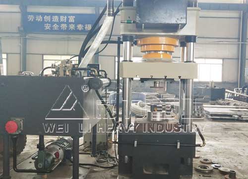 315噸四柱液壓機后視圖