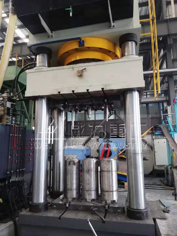 2000噸四柱液壓機主機圖片