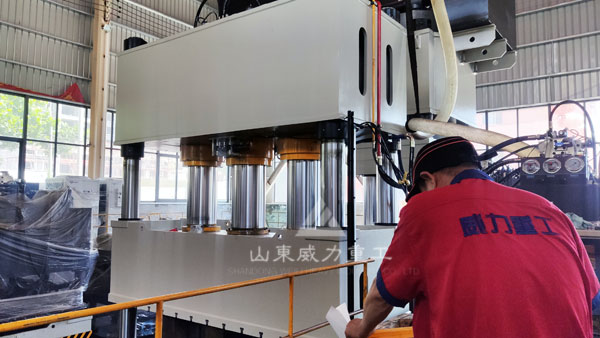 2000噸復合材料模壓機